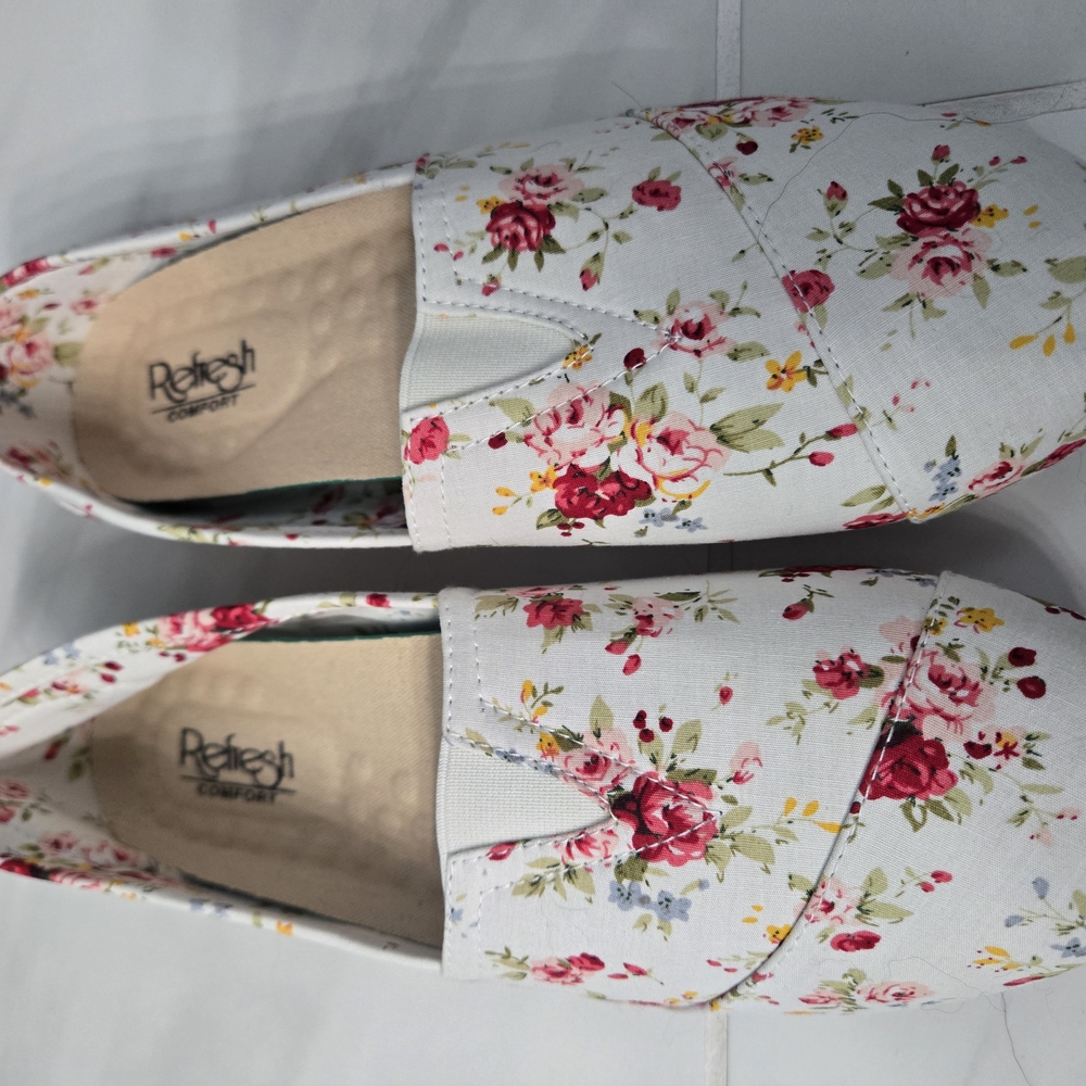 Refresh White and Pink Floral Slip-On Loafers. Size 9 Womens